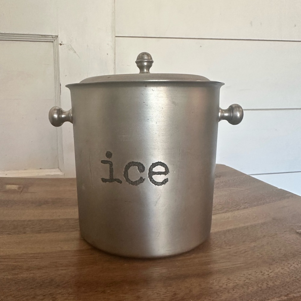 Stylish Silver Ice Bucket with Lid